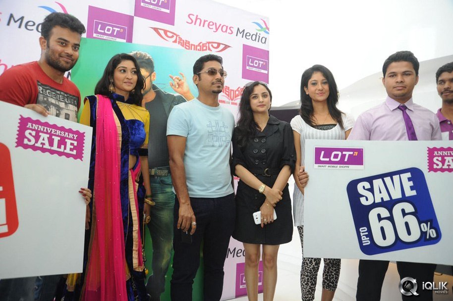Sikindar-Movie-Promotion-at-Lot-Mobiles-Store-Madhapur